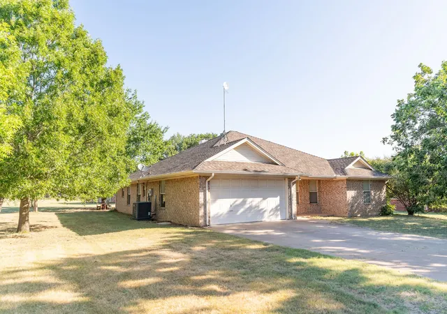 Photo 2 of Single family home for sale at 1193 County Road 318, Glen Rose, TX 76043 | MLS# 21326655 | Listing updated on 2026-07-13