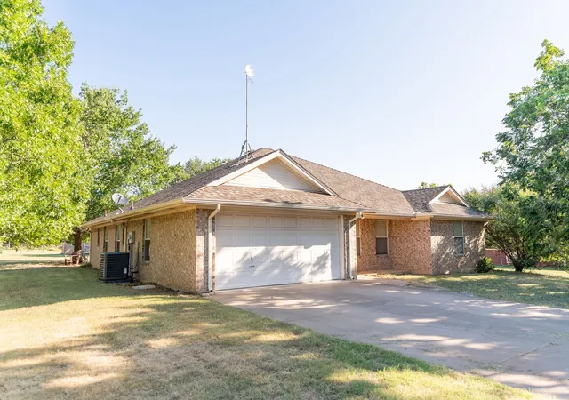 Photo 3 of Single family home for sale at 1193 County Road 318, Glen Rose, TX 76043 | MLS# 21326655 | Listing updated on 2026-07-13