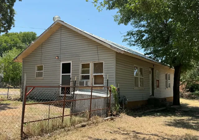 Photo 2 of Single family home for sale at 706 Ribble Rd, Graham, TX 76450 | MLS# 21328279 | Listing updated on 2026-07-14