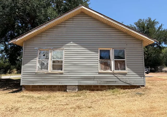 Photo 3 of Single family home for sale at 706 Ribble Rd, Graham, TX 76450 | MLS# 21328279 | Listing updated on 2026-07-14