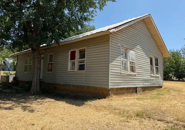 Photo 4 of Single family home for sale at 706 Ribble Rd, Graham, TX 76450 | MLS# 21328279 | Listing updated on 2026-07-14