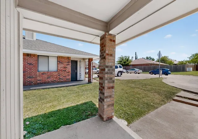 Photo 2 of Single family home for sale at 9693 Windy Ridge Rd, Frisco, TX 75033 | MLS# 21328946 | Listing updated on 2026-07-13