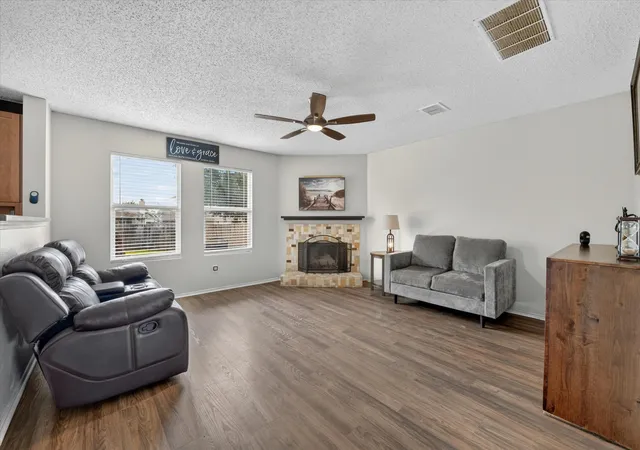 Photo 4 of Single family home for sale at 4617 Waterford, Fort Worth, TX 76179 | MLS# 21329271 | Listing updated on 2026-08-04