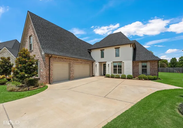 2nd image of 176 N Canal Dr, Bossier City, LA 71111 | MLS# 21329272