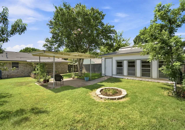 Photo 2 of Single family home for sale at 1508 Hillside Dr, Midlothian, TX 76065 | MLS# 21325354 | Listing updated on 2026-08-25