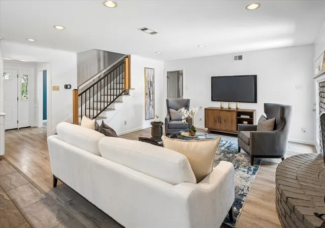 Photo 3 of Sale Pending at 216 Huntingdon Dr, Irving, TX 75061 | MLS# 21326958 | Listing updated on 2026-08-21