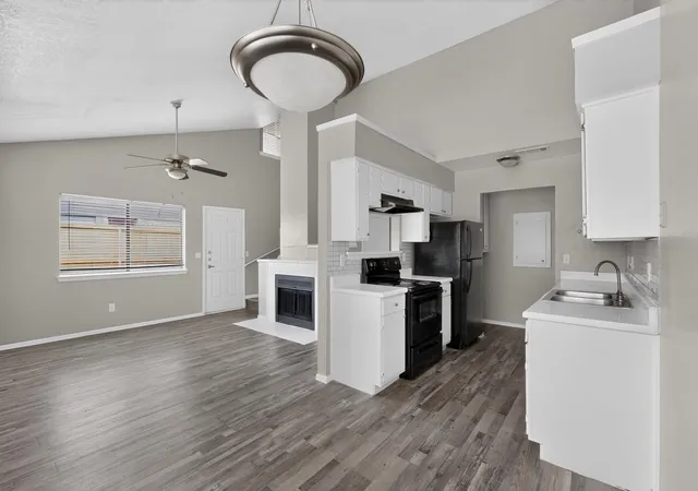 Photo 4 of Condo for sale at 1122 Millview Dr #802, Arlington, TX 76012 | MLS# 21321953 | Listing updated on 2026-08-19
