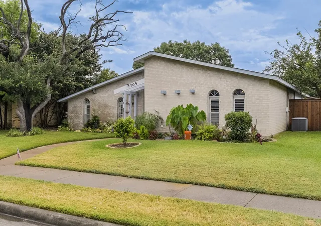 Photo 2 of Single family home for sale at 705 Bluebonnet Dr, Grand Prairie, TX 75052 | MLS# 21329390 | Listing updated on 2026-08-22