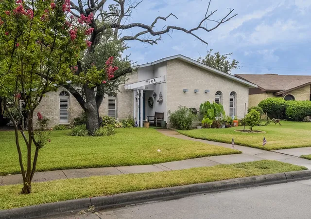 Photo 3 of Single family home for sale at 705 Bluebonnet Dr, Grand Prairie, TX 75052 | MLS# 21329390 | Listing updated on 2026-08-22