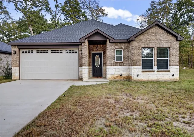 Photo 2 of Sale Pending at 206 Parkside Dr, Trinidad, TX 75163 | MLS# 21329436 | Listing updated on 2026-10-05