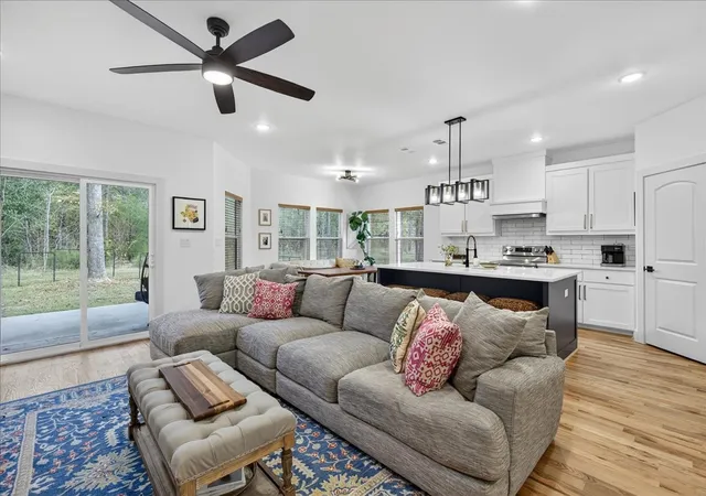 Photo 4 of Sale Pending at 206 Parkside Dr, Trinidad, TX 75163 | MLS# 21329436 | Listing updated on 2026-10-05
