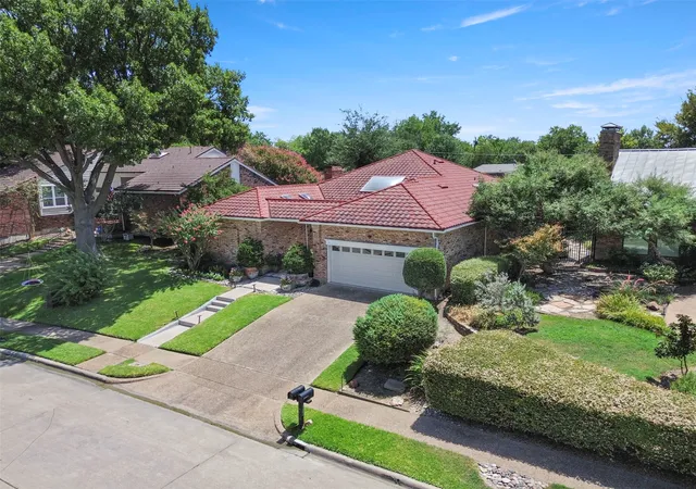 Photo 2 of Single family home for sale at 1500 Travis Cir S, Irving, TX 75038 | MLS# 21327108 | Listing updated on 2026-10-01