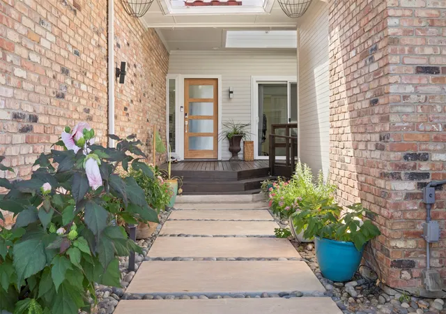 Photo 4 of Single family home for sale at 1500 Travis Cir S, Irving, TX 75038 | MLS# 21327108 | Listing updated on 2026-10-01