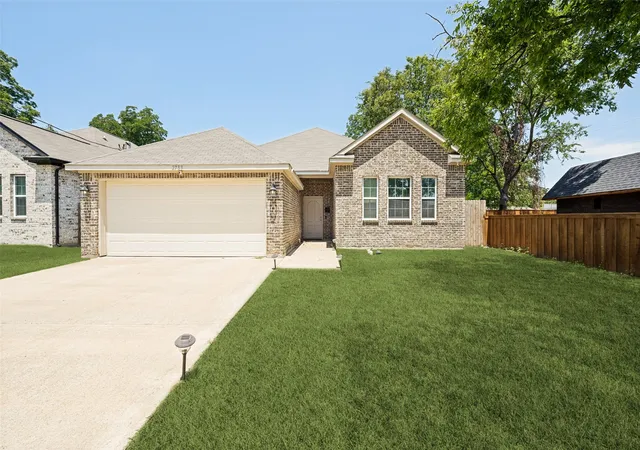 Photo 1 of Sale Pending at 2733 Carpenter Ave, Dallas, TX 75215 | MLS# 21329494 | Listing updated on 2026-07-31