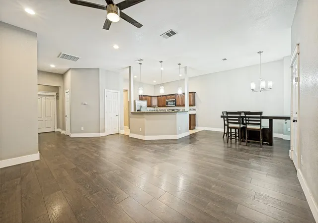 Photo 2 of Sale Pending at 2733 Carpenter Ave, Dallas, TX 75215 | MLS# 21329494 | Listing updated on 2026-07-31