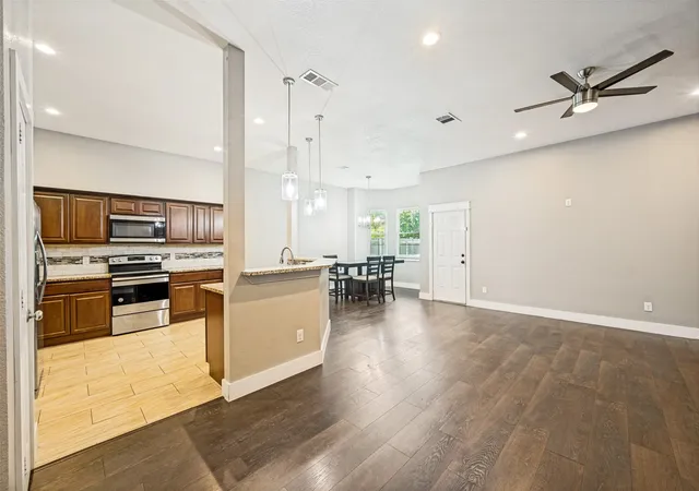 Photo 3 of Sale Pending at 2733 Carpenter Ave, Dallas, TX 75215 | MLS# 21329494 | Listing updated on 2026-07-31