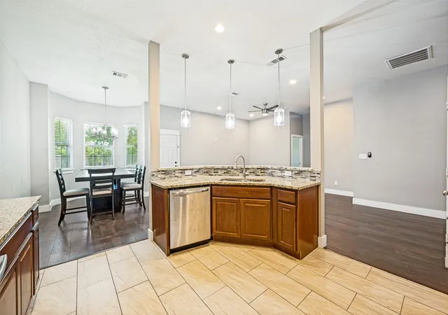 Photo 4 of Sale Pending at 2733 Carpenter Ave, Dallas, TX 75215 | MLS# 21329494 | Listing updated on 2026-07-31