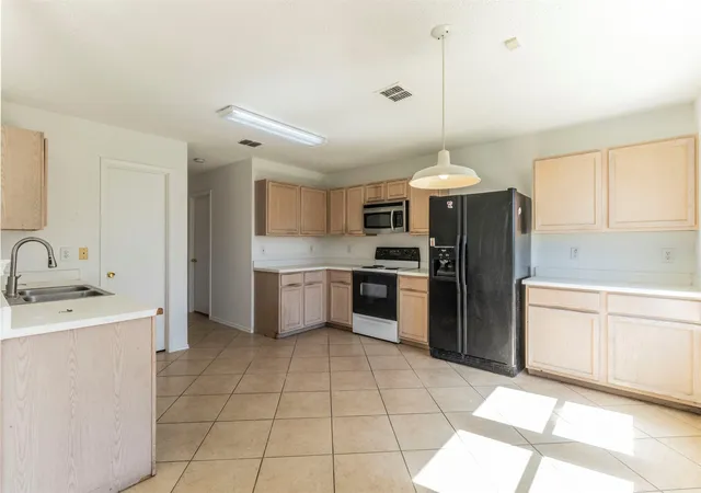 Photo 3 of Single family home for sale at 3883 Steeplechase Dr, Fort Worth, TX 76123 | MLS# 21329509 | Listing updated on 2026-08-20