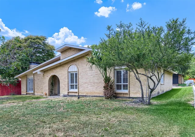 Photo 3 of Single family home for sale at 6639 Roundrock Rd, Dallas, TX 75248 | MLS# 21165630 | Listing updated on 2026-10-07