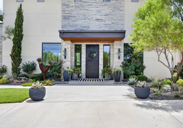 Photo 4 of Single family home for sale at 576 Maddux Rd, Weatherford, TX 76088 | MLS# 21327825 | Listing updated on 2026-07-21