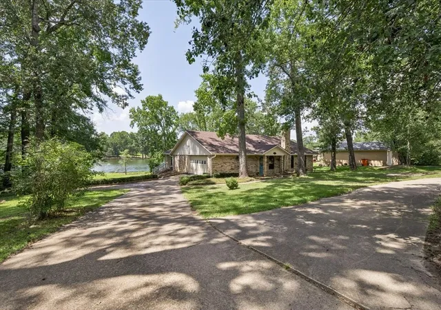 Photo 3 of Single family home for sale at 1160 Cr2425, Mineola, TX 75773 | MLS# 21329088 | Listing updated on 2026-10-07