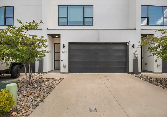 Photo 2 of Single family home for sale at 4944 Blaynes Vw, The Colony, TX 75056 | MLS# 21329420 | Listing updated on 2026-08-31
