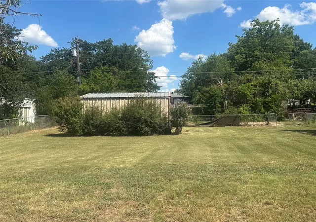 Photo 3 of Single family home for sale at 1507 N Matthews St, Bowie, TX 76230 | MLS# 21329595 | Listing updated on 2026-08-21