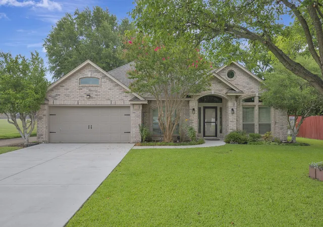 Single family home for sale at 4731 Saddlebrook Dr, Fort Worth, TX 76116 | MLS# 21329565