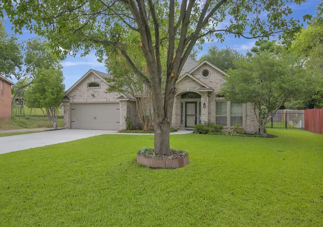 Photo 1 of Single family home for sale at 4731 Saddlebrook Dr, Fort Worth, TX 76116 | MLS# 21329565 | Listing updated on 2026-08-30