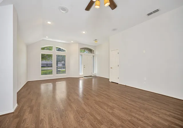 Photo 4 of Single family home for sale at 4731 Saddlebrook Dr, Fort Worth, TX 76116 | MLS# 21329565 | Listing updated on 2026-08-30