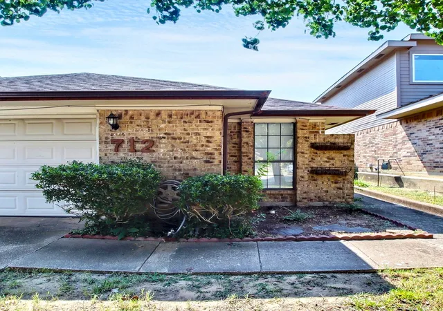 Photo 2 of Single family home for sale at 712 Via Miramonte, Mesquite, TX 75150 | MLS# 21329649 | Listing updated on 2026-07-15