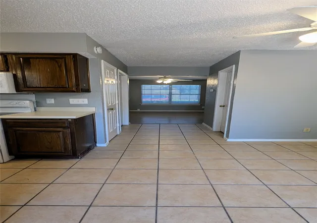 Photo 4 of Condo for sale at 1003 Vedral Pl, Cedar Hill, TX 75104 | MLS# 21329568 | Listing updated on 2026-08-18