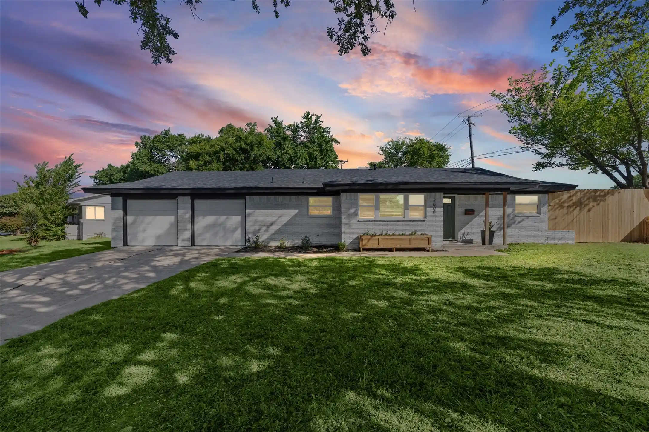 Photo 1 of Single family home for sale at 7000 Overhill Rd, Fort Worth, TX 76116 | MLS# 21328726 | Listing updated on 2026-10-19