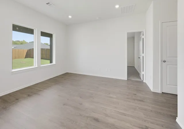 Photo 4 of Single family home for sale at 2362 32Nd St, Paris, TX 75460 | MLS# 21329663 | Listing updated on 2026-08-28