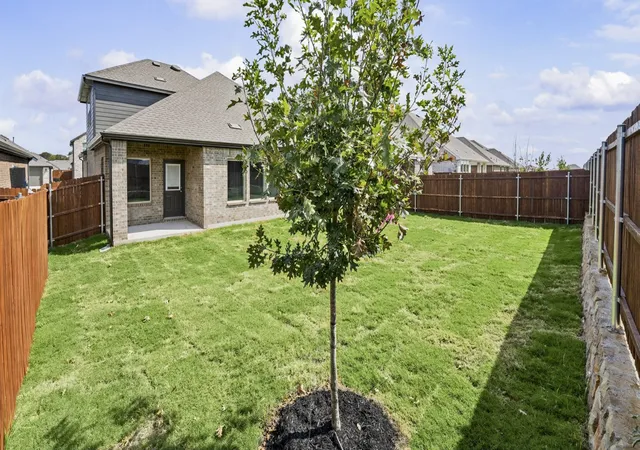 Photo 3 of Single family home for sale at 4829 Silver Touch Rd, Aubrey, TX 76227 | MLS# 21329670 | Listing updated on 2026-10-06