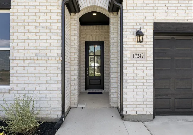 Photo 3 of Single family home for sale at 17249 Oxborough Dr, Fort Worth, TX 76102 | MLS# 21329677 | Listing updated on 2026-08-22