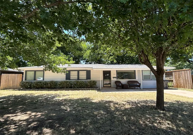 Photo 1 of Single family home for sale at 908 Fairview St, Graham, TX 76450 | MLS# 21329715 | Listing updated on 2026-09-25