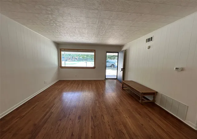 Photo 3 of Single family home for sale at 908 Fairview St, Graham, TX 76450 | MLS# 21329715 | Listing updated on 2026-09-25