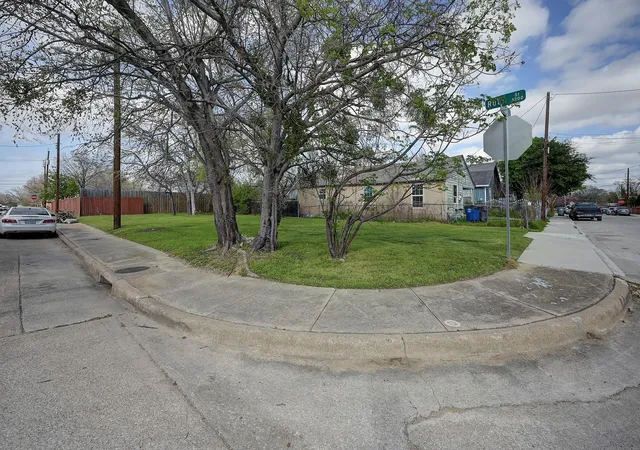 Photo 2 of Land for sale at 1525 Nomas St, Dallas, TX 75212 | MLS# 21328968 | Listing updated on 2026-07-13