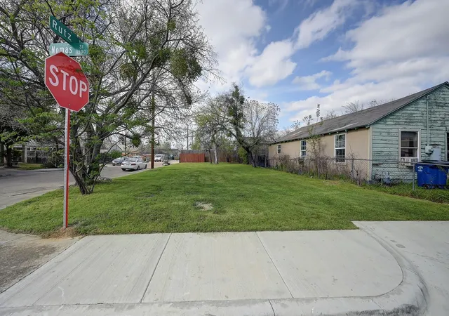 Photo 3 of Land for sale at 1525 Nomas St, Dallas, TX 75212 | MLS# 21328968 | Listing updated on 2026-07-13