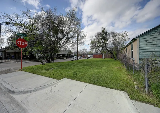 Photo 3 of Land for sale at 1525 Nomas St, Dallas, TX 75212 | MLS# 21328968 | Listing updated on 2026-07-13