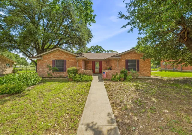 Photo 1 of Single family home for sale at 1335 N Lydia St, Stephenville, TX 76401 | MLS# 21292472 | Listing updated on 2026-08-23