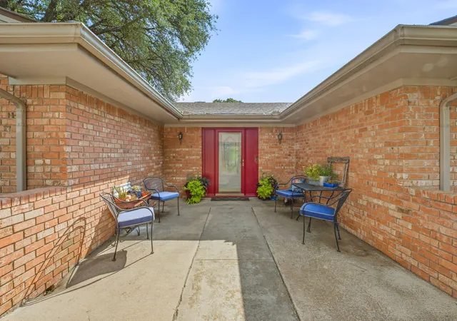 Photo 2 of Single family home for sale at 1335 N Lydia St, Stephenville, TX 76401 | MLS# 21292472 | Listing updated on 2026-08-23