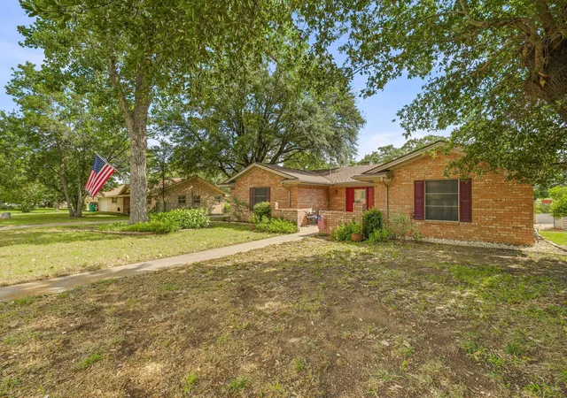 Photo 3 of Single family home for sale at 1335 N Lydia St, Stephenville, TX 76401 | MLS# 21292472 | Listing updated on 2026-08-23