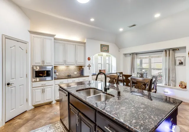 Photo 2 of Sale Pending at 114 Lyndhurst Dr, Wylie, TX 75098 | MLS# 21329821 | Listing updated on 2026-09-05