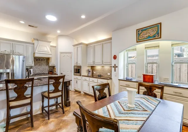 Photo 4 of Sale Pending at 114 Lyndhurst Dr, Wylie, TX 75098 | MLS# 21329821 | Listing updated on 2026-09-05