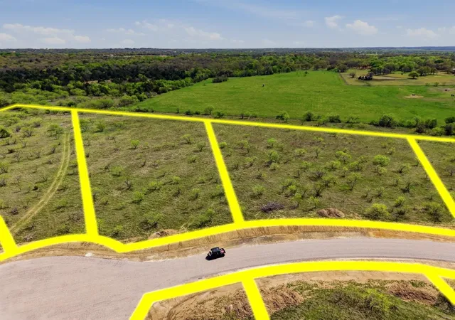 Photo 2 of Single family home for sale at 1424 Weston Ridge, Grandview, TX 76050 | MLS# 21310531 | Listing updated on 2026-07-14
