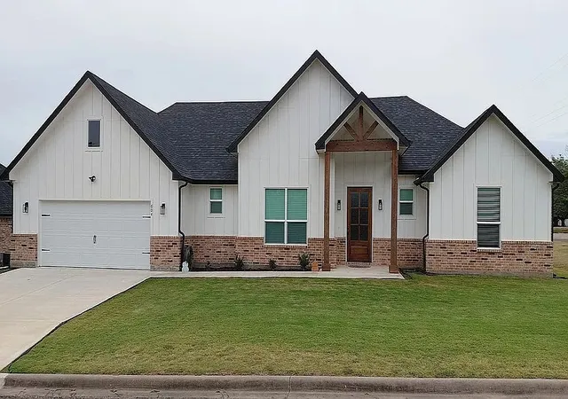 Photo 1 of Single family home for sale at 604 E 4th St, Muenster, TX 76252 | MLS# 21328741 | Listing updated on 2026-07-25