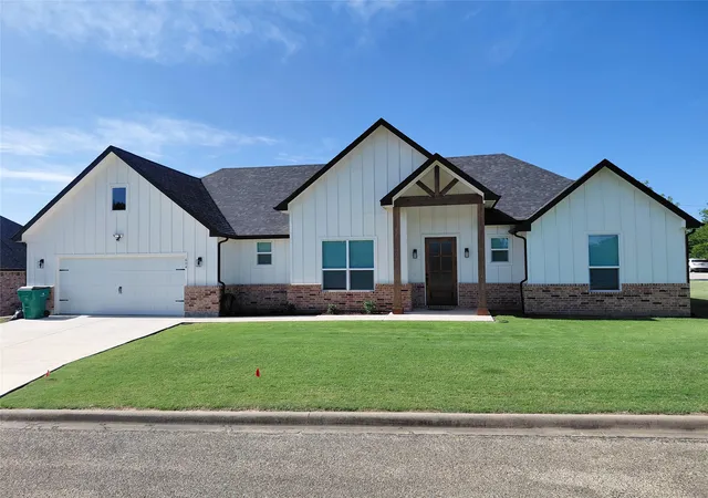 Photo 2 of Single family home for sale at 604 E 4th St, Muenster, TX 76252 | MLS# 21328741 | Listing updated on 2026-07-25