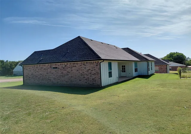 Photo 3 of Single family home for sale at 604 E 4Th St, Muenster, TX 76252 | MLS# 21328741 | Listing updated on 2026-07-25